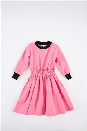 Dress in vibrant pink 