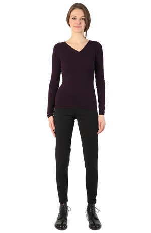 V-NECK CASHMERE TEE BLACKCURRANT